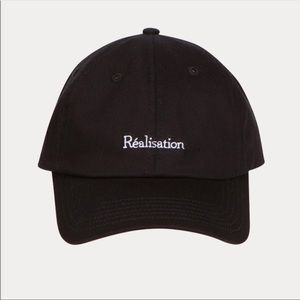 Réalisation Par The Réal Cap in Black